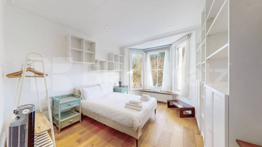 Impressive Six Bedroom House with Four Bathrooms Dalgarno Gardens, North Kensington 
